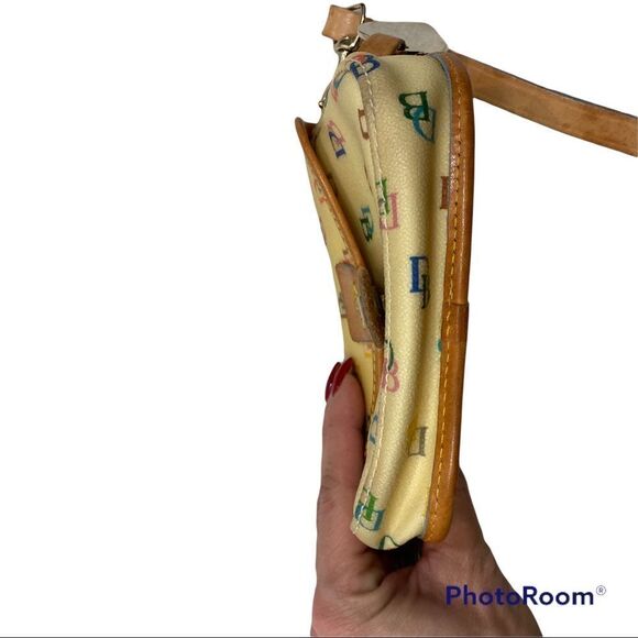 Vintage Logo Dooney And Bourke Wallet Wristlet in Fantastic Condition - Picture 14 of 14